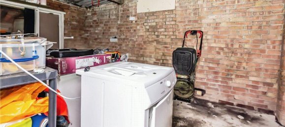 3 bedrooms House in Croydon, United Kingdom No. 7976 53