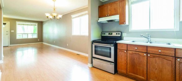 3 bedrooms House in Welland, Canada No. 903 8