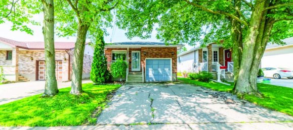 3 bedrooms House in Welland, Canada No. 903 2