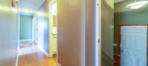 3 bedrooms House in Welland, Canada No. 903 9