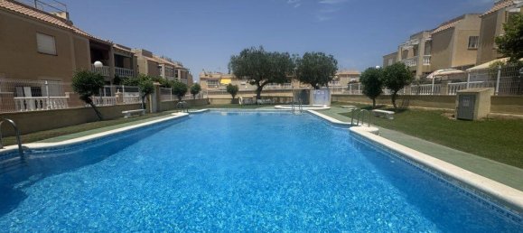 Apartamento de 2 dormitorios en Torrevieja, Spain No. 189830 2