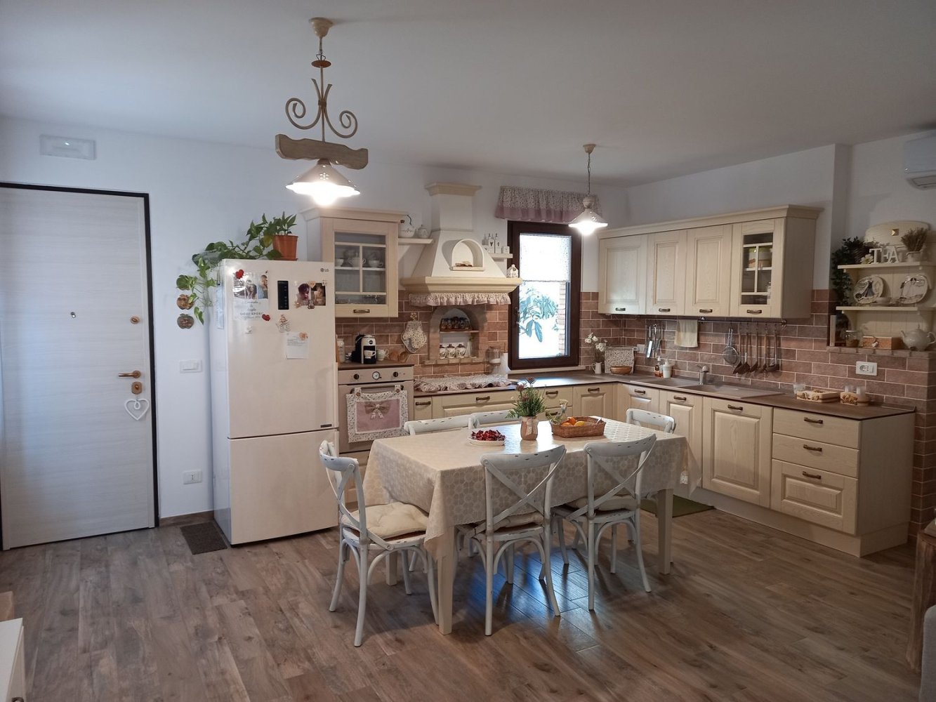 7 rooms Villa in San Salvo, Italy No. 256931