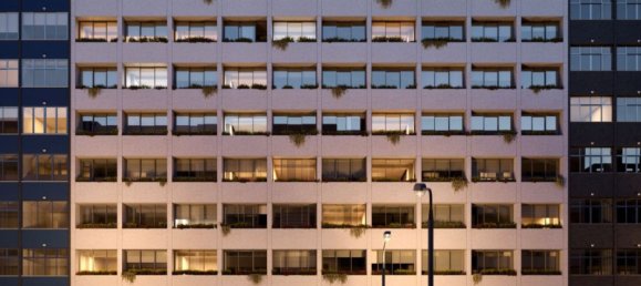 107m² Building in Lisbon, Portugal No. 30942 3