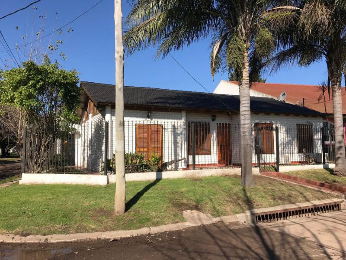 3 bedrooms House in Bermudez, Argentina No. 11234