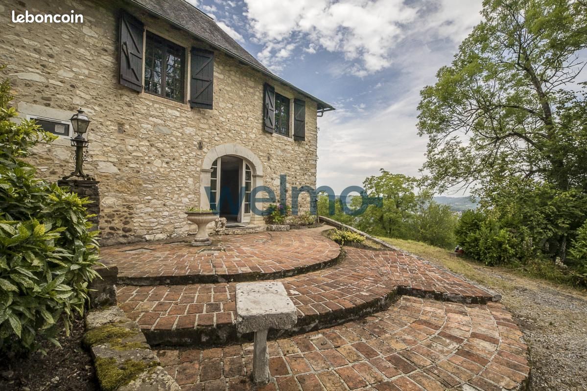 7 bedrooms House in Pau, France No. 110936