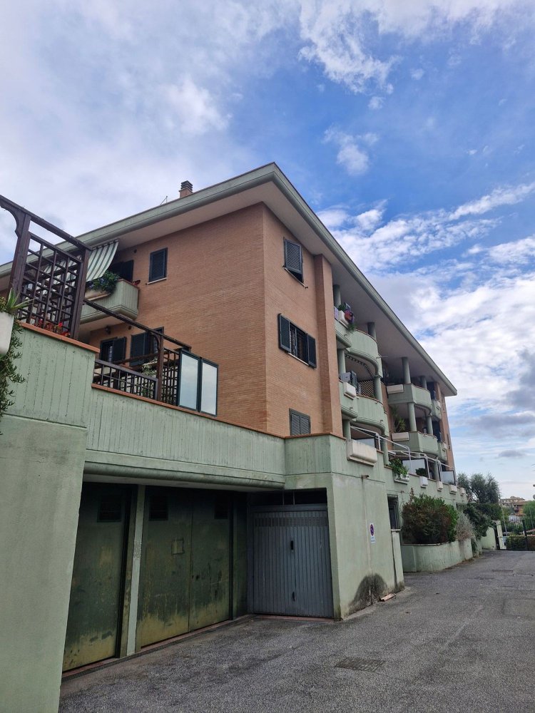 3 bedrooms Apartment in Rome, Italy No. 314264