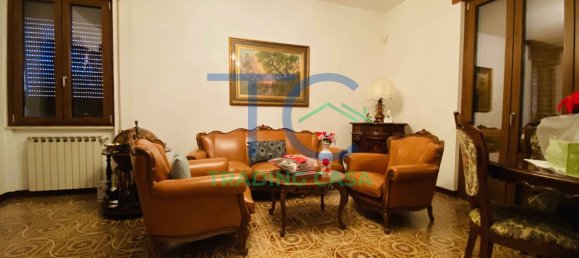 9 bedrooms Building in Piacenza, Italy No. 350443 2