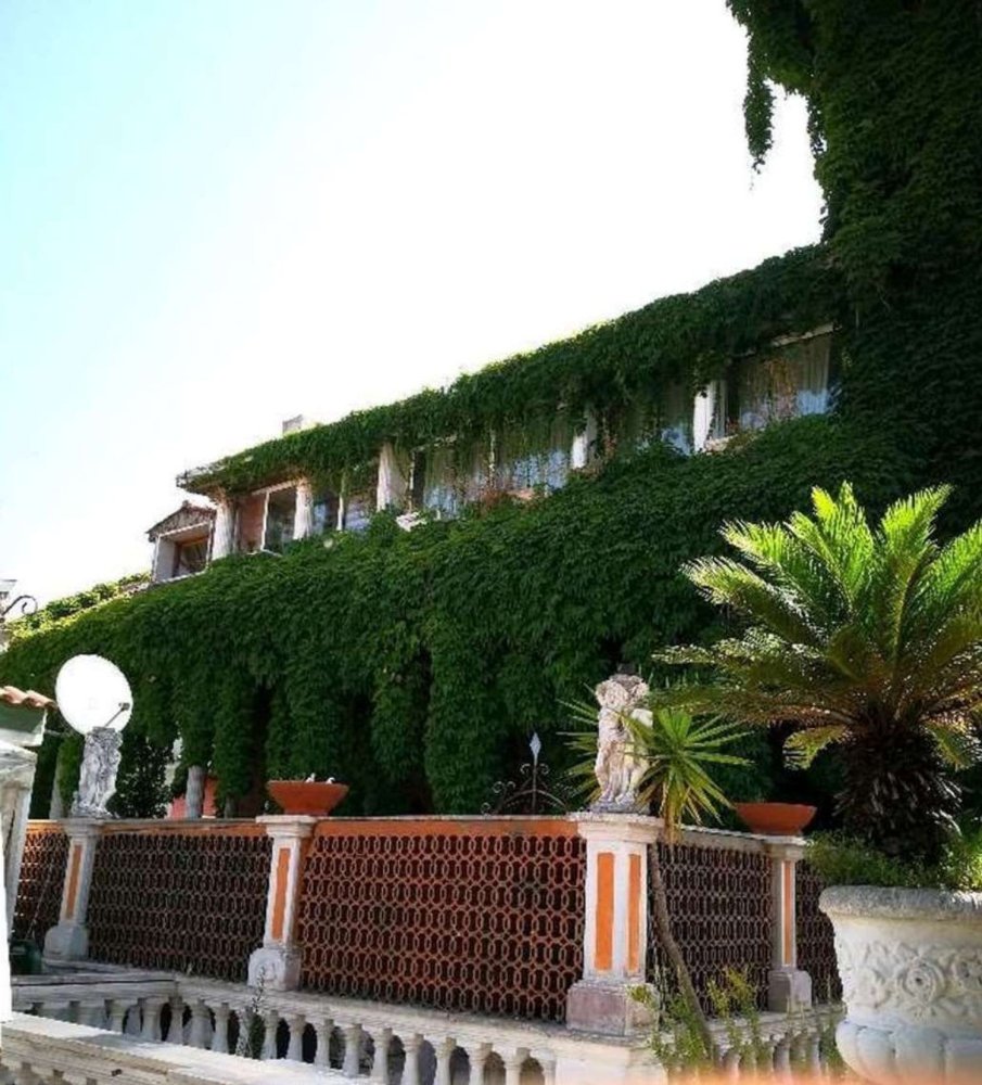 7 bedrooms Apartment in Rome, Italy No. 371058