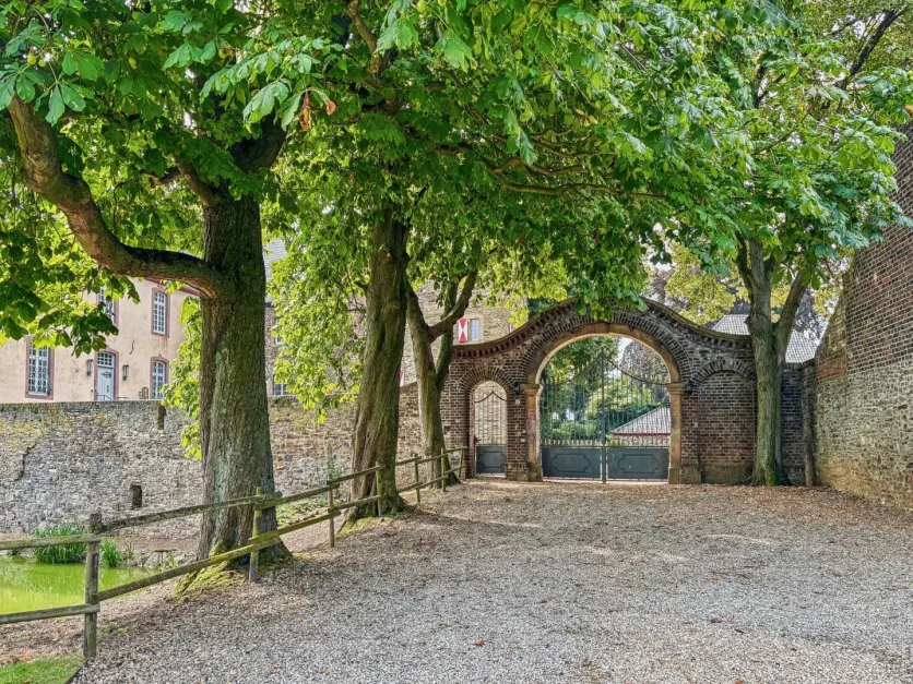 Villa de 7 habitaciónes en Euskirchen, Germany No. 325324