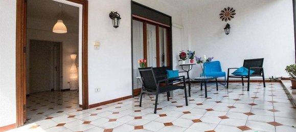 3 bedrooms Villa in Palermo, Italy No. 114940 3