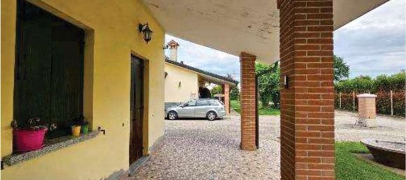 4 rooms House in Piombino Dese, Italy No. 187790 45