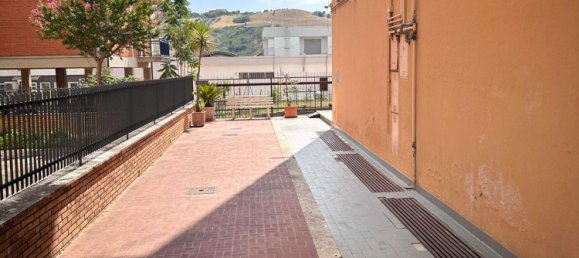 4 chambres Appartement à Teramo, Italy No. 324178 2