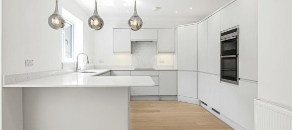 4 bedrooms House in Cockfosters, United Kingdom No. 6632 5