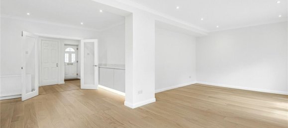 4 bedrooms House in Cockfosters, United Kingdom No. 6632 7