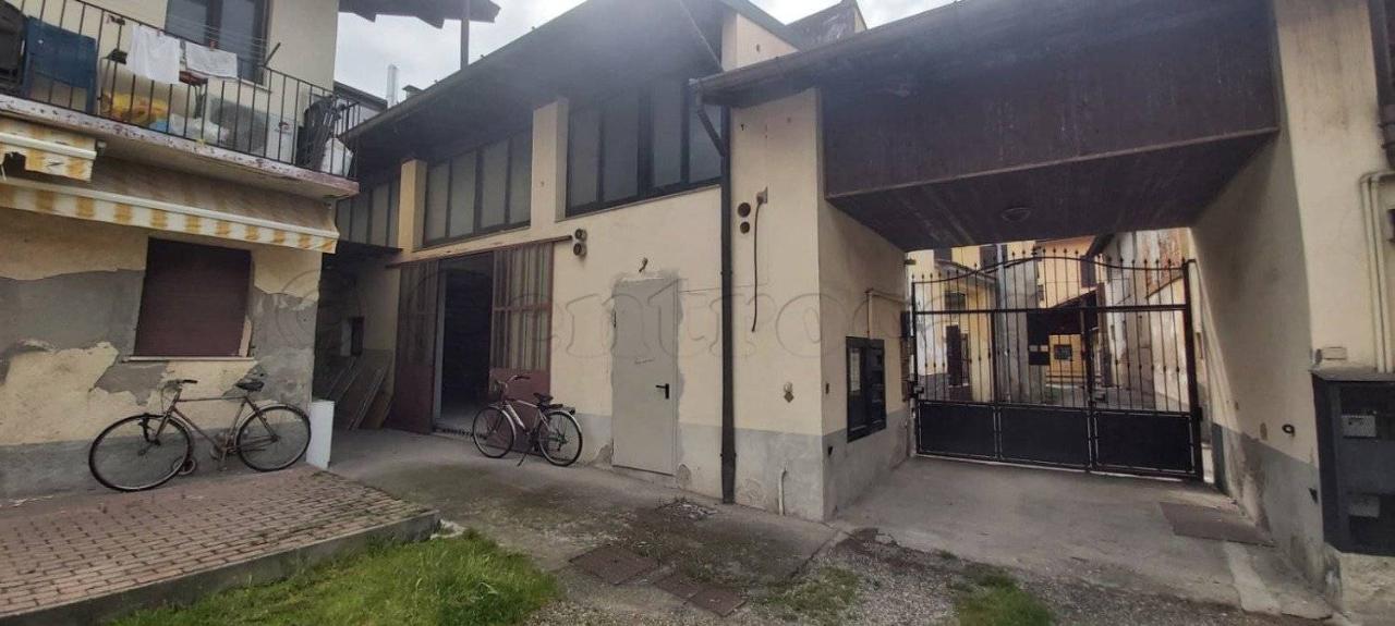 Casa de 2 divisões em Magenta, Italy N.º 170537