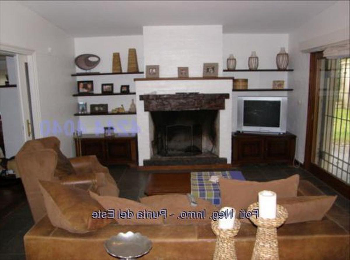 3 bedrooms House in Punta del Este, Uruguay No. 6198