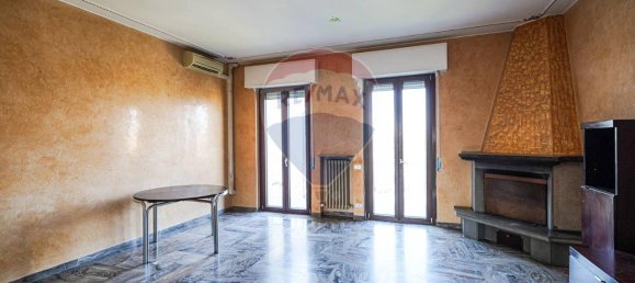 4-salle Appartement à Bottanuco, Italy No. 12829 10