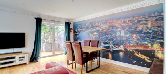 4 bedrooms House in Fleet, United Kingdom No. 10550 3