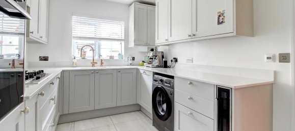 4 bedrooms House in Fleet, United Kingdom No. 10550 21