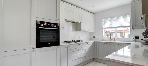 4 bedrooms House in Fleet, United Kingdom No. 10550 2