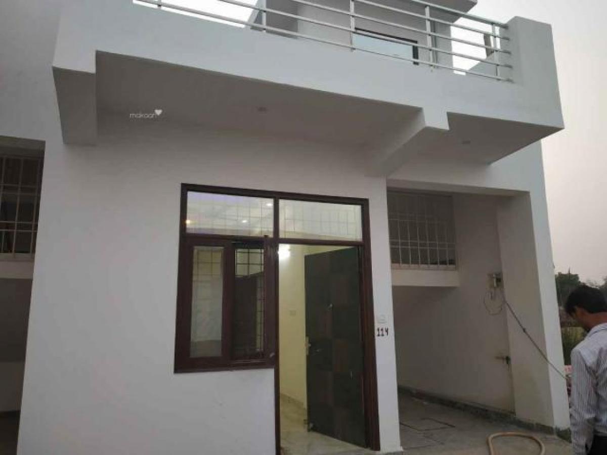 3 bedrooms House in Noida, India No. 4138
