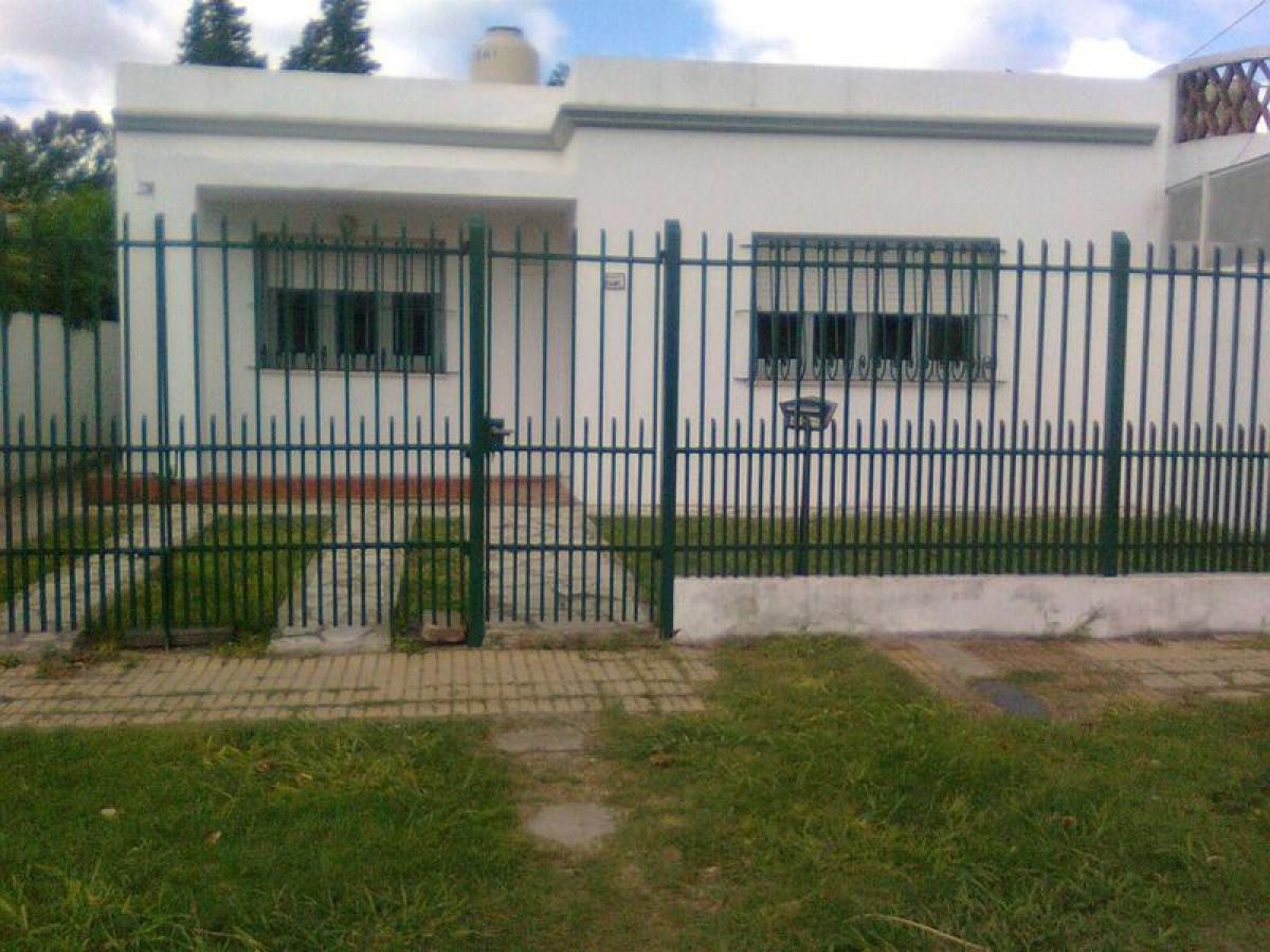 2 bedrooms House in Moron, Argentina No. 52548