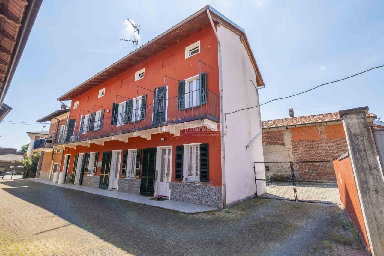 Villa de 5 habitaciónes en Vicolungo, Italy No. 114436