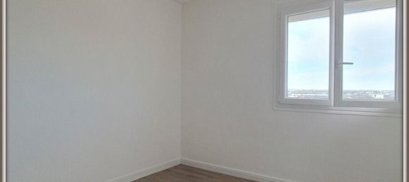 2 chambres Appartement à La Chapelle-Saint-Luc, France No. 48503 11