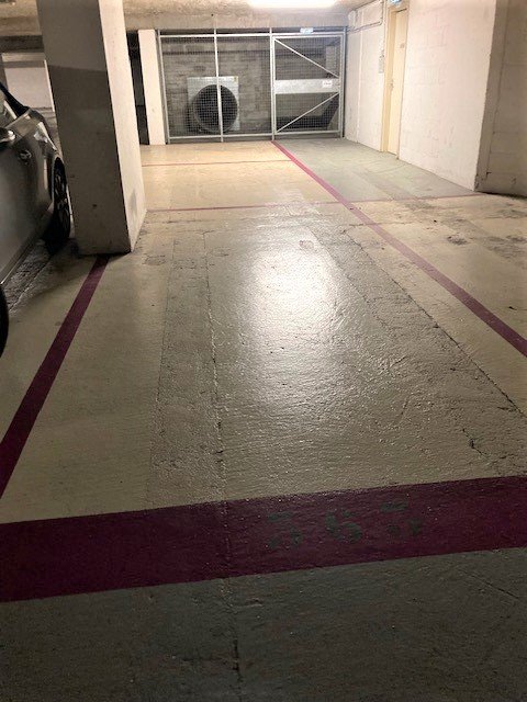  Parking in Tours, France No. 156999