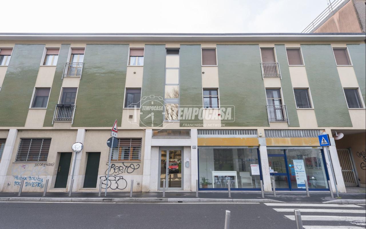 2-salle Appartement à Milan, Italy No. 244059