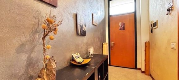 Apartamento de 2 dormitorios en Varese, Italy No. 67920 19