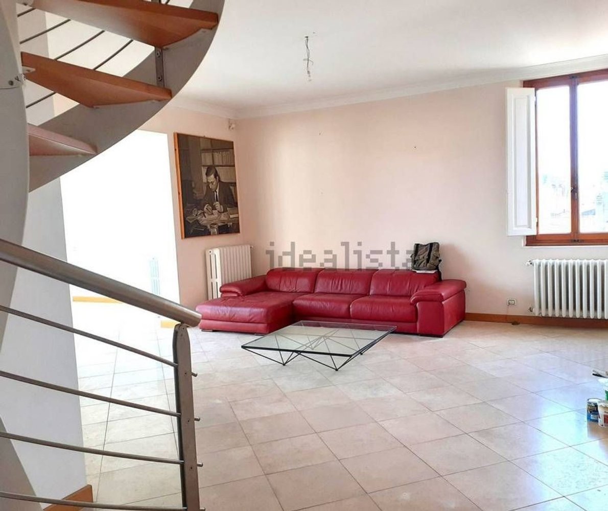 14 rooms Apartment in Pistoia, Italy No. 213529