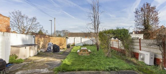 6 bedrooms House in Hounslow, United Kingdom No. 8476 5