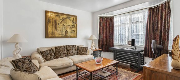 6 bedrooms House in Hounslow, United Kingdom No. 8476 2