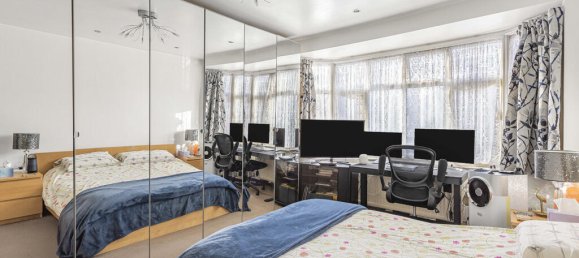 6 bedrooms House in Hounslow, United Kingdom No. 8476 10