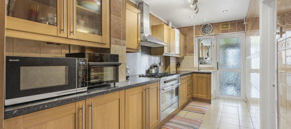 6 bedrooms House in Hounslow, United Kingdom No. 8476 3