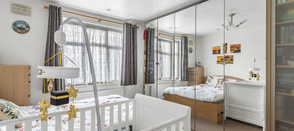 6 bedrooms House in Hounslow, United Kingdom No. 8476 9