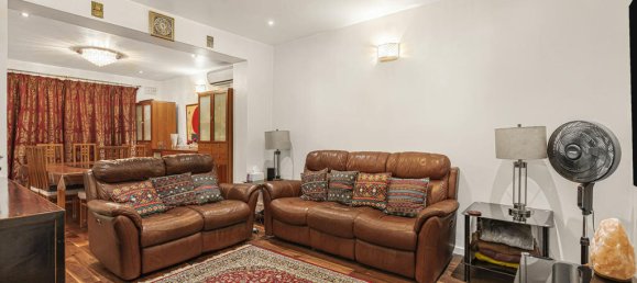 6 bedrooms House in Hounslow, United Kingdom No. 8476 6