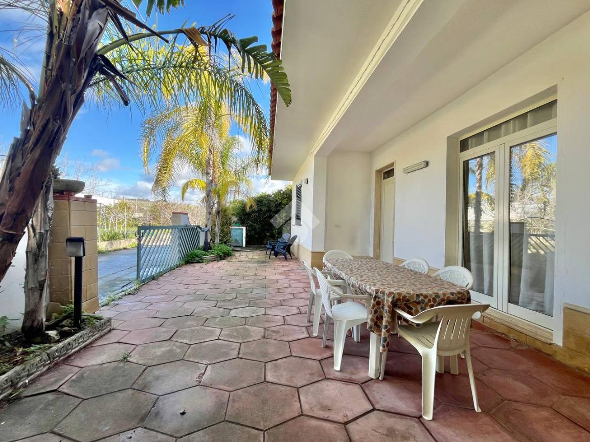 5 rooms Villa in Gallipoli, Italy No. 2424