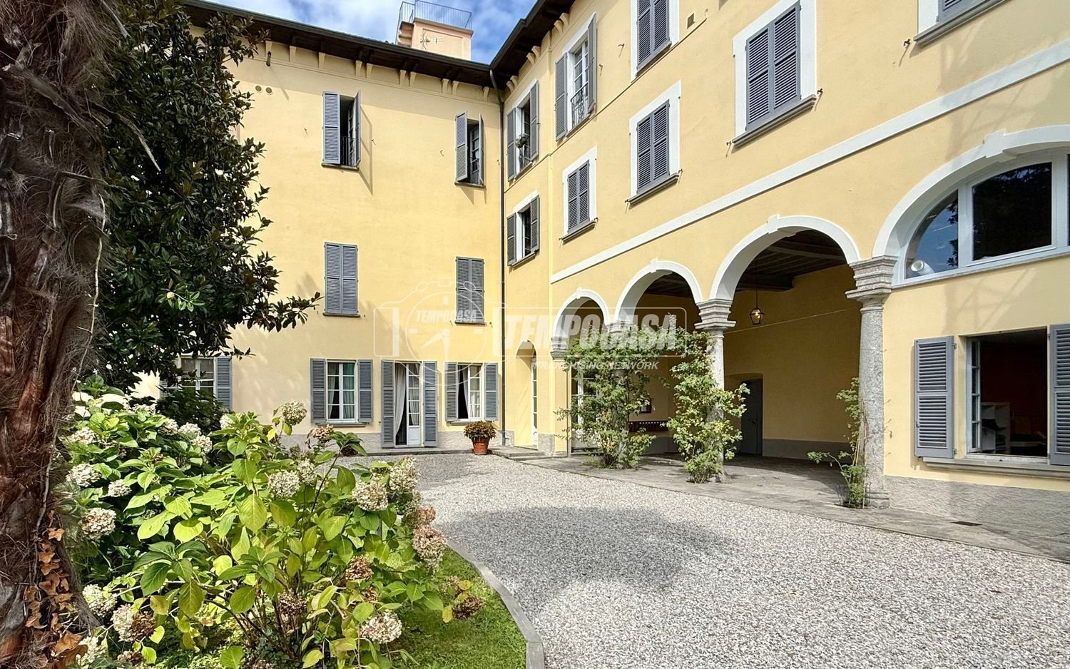 4 bedrooms Apartment in Merate, Italy No. 396693