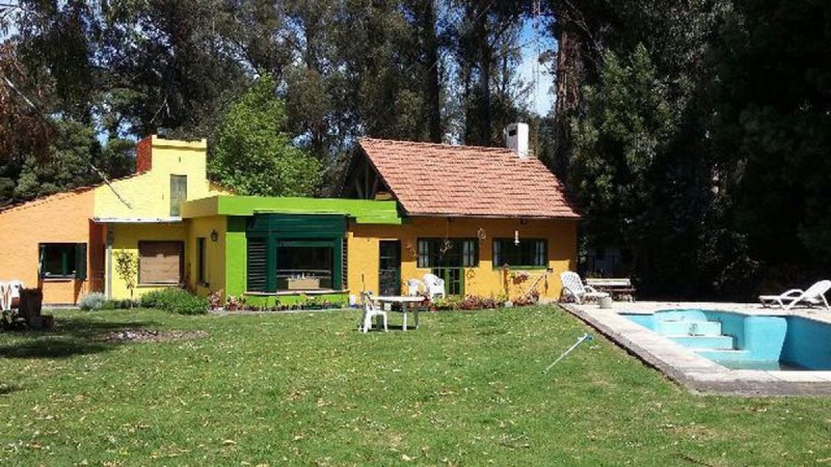 3 bedrooms House in Mar del Plata, Argentina No. 93395