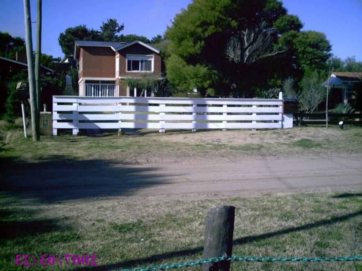 3 bedrooms House in Mar del Plata, Argentina No. 97175