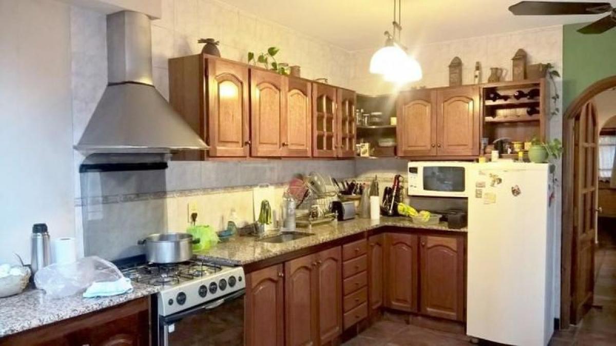 Casa de 3 dormitorios en General San Martín, Argentina No. 17469