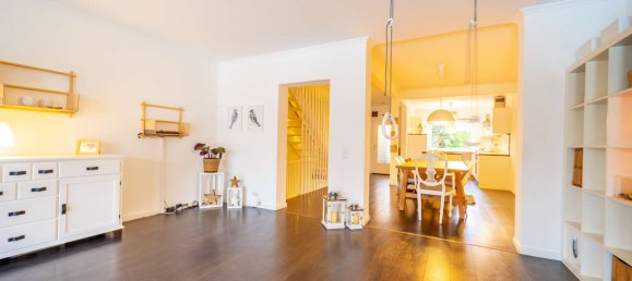 3 bedrooms Townhouse in Eimsbuttel, Germany No. 319076 7