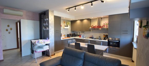 3 rooms Apartment in Pontenure, Italy No. 285286 2