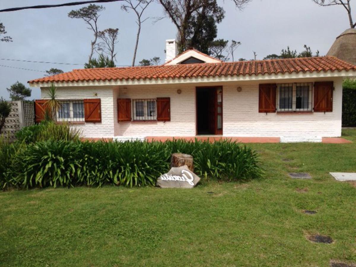 3 bedrooms House in Maldonado, Uruguay No. 9273