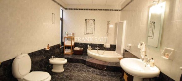 4 bedrooms Bungalow in Birzebbuga, Malta No. 6595 11