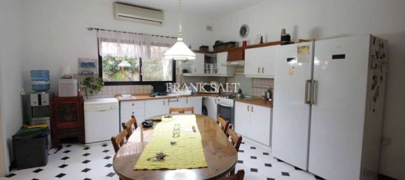 4 bedrooms Bungalow in Birzebbuga, Malta No. 6595 5