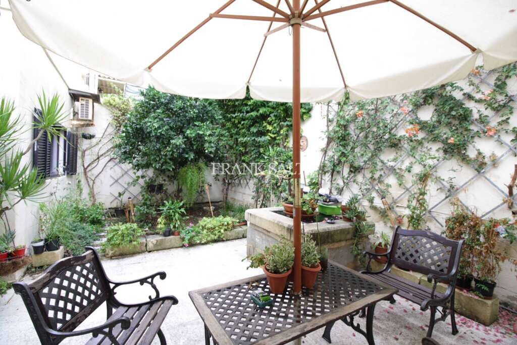 4 bedrooms Bungalow in Birzebbuga, Malta No. 6595