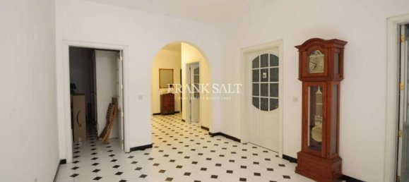 4 bedrooms Bungalow in Birzebbuga, Malta No. 6595 13